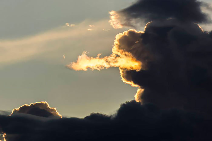 Осторожно, НЕ "фотошоп": 11 невероятных облаков, увидеть которые можно раз в жизни