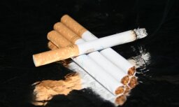 VID lūdz sodīt divus muitniekus par 32 miljonu cigarešu kontrabandu