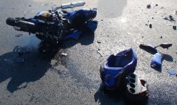 Rīgā sadursmē ar autobusu bojā iet motocikla vadītājs