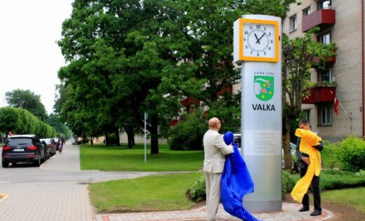 Казна Валкского края иссякает, жители бегут в эстонскую Валгу