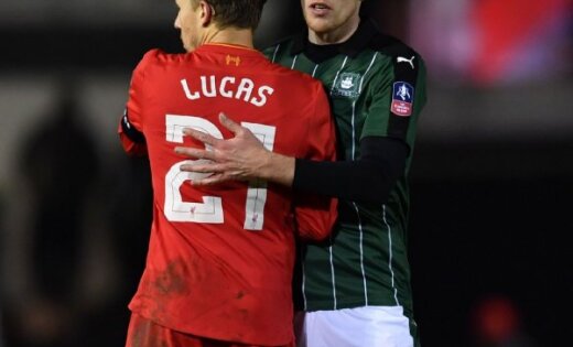 Plymouth Nauris Bulvitis, Liverpool midfielder Lucas Leiva