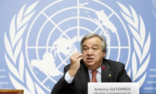 Избранный генсек ООН призвал к распределению беженцев по странам
