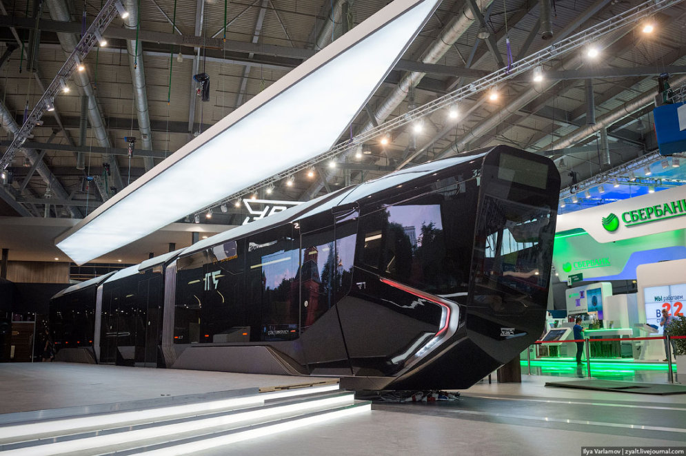 Российский Уралвагонзавод представил новый русский трамвай Russia One