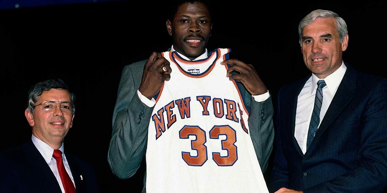 Atdzesēta aploksne un Jūings Ņujorkā: viltīgākā afēra NBA vēsturē?