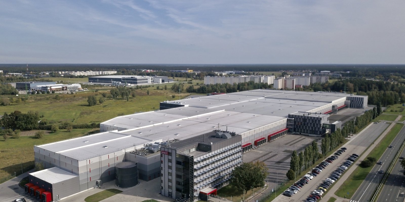 Vērienīgākais 'Rimi Baltic' projekts: Rīgā atklāj 82 miljonus vērto loģistikas centru