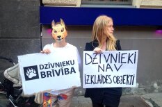 Plakāti, ar ko protestētāji uzrunā cirku