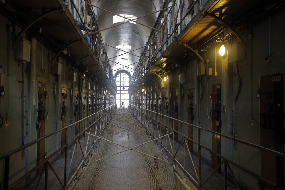 Atklāts ieskats bēdīgi slavenajā Francijas cietumā