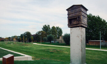 Kāpēc latviešu karagūstekņiem veltītais piemineklis Beļģijā pēkšņi nokļuvis nežēlastībā
