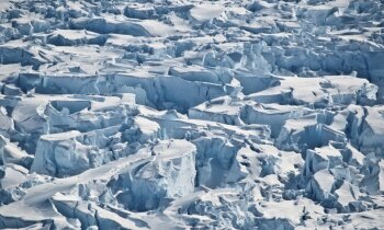 Pirmo reizi sašķeļas šelfa ledājs Austrumantarktīdā, ieskicējot ļoti nepatīkamu scenāriju