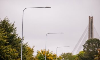 'Tet' Ķīpsalā ierīko viedo apgaismojumu, kas pielāgojas satiksmes plūsmai