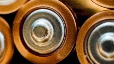 Brīdina par pārāk lēnu baterijām vajadzīgā litija ieguvi