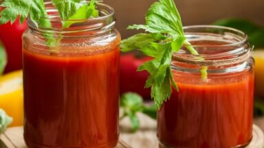 Mājās gatavota tomātu sula – vienkāršas receptes gan ziemai, gan ātrai baudīšanai