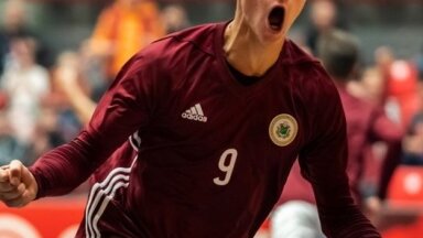 Latvijas telpu futbolisti ar graujošu uzvaru sāk Pasaules kausa kvalifikāciju