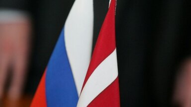 Latvijas un Krievijas valdību vienošanos par ekonomisko sadarbību apturēs augustā