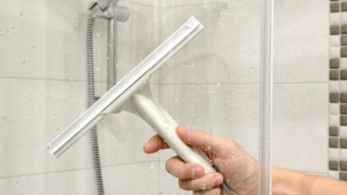 Padomi tīrai dušai – kā efektīvāk iztīrīt un spodrību saglabāt ilgāk