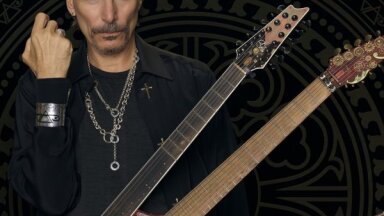 В мае в Риге выступит легендарный виртуоз рок-гитары Стив Вай