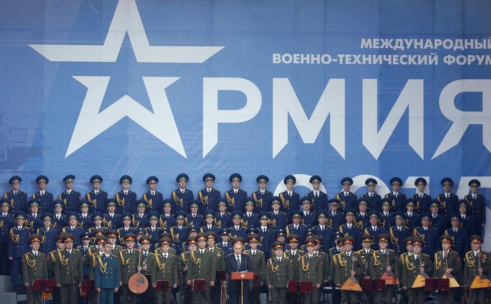 Лидер военного времени. 20 фото, на которых президент России и армия России — едины