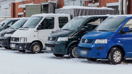 Foto: Policija ziedo automašīnas Ukrainas policistiem un karavīriem