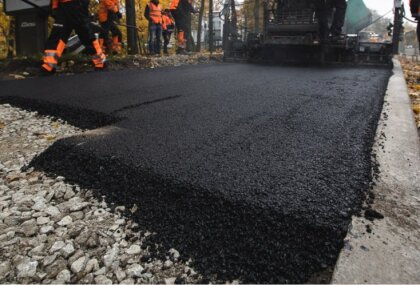 Ceļubūves uzņēmums 'Gludi LM' saistīts ar Ropažu korupcijas lietu, ziņo raidījums