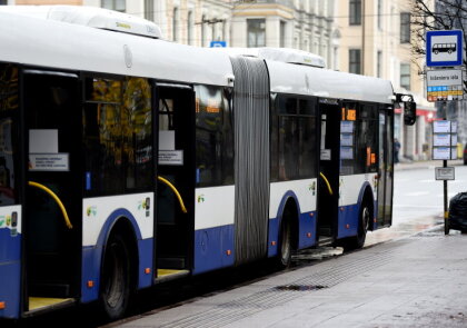 Veicināt sabiedriskā transporta popularitāti – 'Rīgas satiksmes' biļešu izmaiņas skaidro Ķirsis