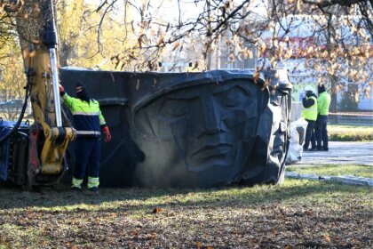 Delna просит у Даугавпилса объяснений в связи с демонтажем двух советских памятников