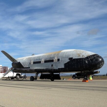 Foto: 'SpaceX' kosmosā palaiž ASV Gaisa spēku īpaši slepeno kosmosa kuģi