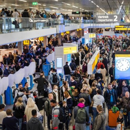 Отмененные полеты, толкучка в аэропорту, дорогие билеты — когда закончится хаос в авиаотрасли?
