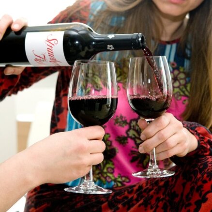 Piecas kļūdas, ko pieļaujam ar vīnu