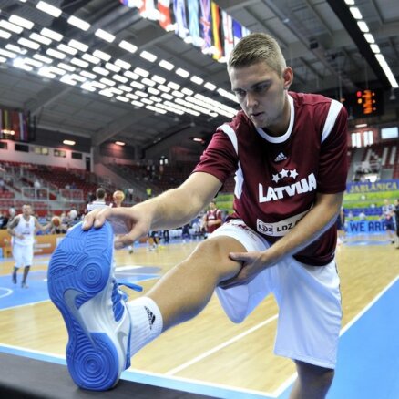 Latviešu basketbolists Freimanis apņēmies palikt Ukrainā pēc iespējas ilgāk
