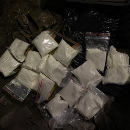 Полиция изъяла во время обыска метамфетамин и таблетки MDMA