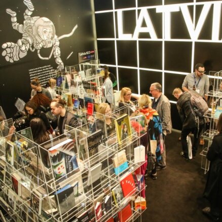'Latvian Literature' ceļ trauksmi – literatūras nozares veiksmes stāsts draud strauji aprauties