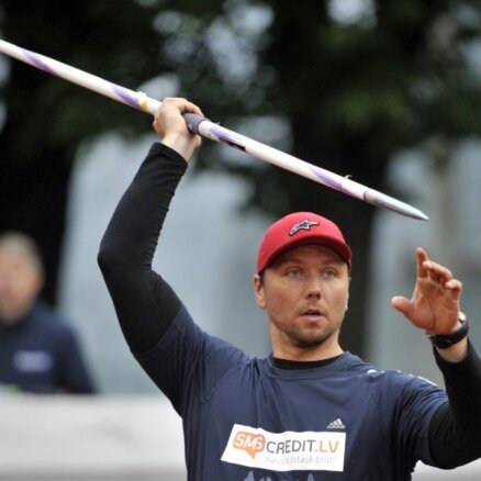 Kovals ar jaunu sezonas rekordu izcīna zeltu Latvijas čempionāta šķēpmešanas sacensībās