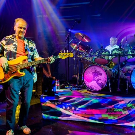 Foto: Ar psihedēlisku performanci Rīgā uzstājas 'Pink Floyd' bundzinieka Nika Meisona grupa
