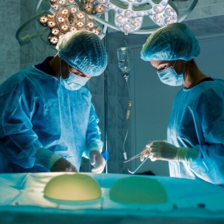 Латвия 11 лет не оплачивает операции по реконструкции груди женщинам после онкологии