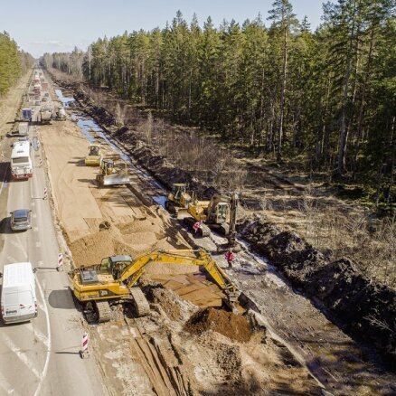 Foto: Vairāk nekā 8 miljonus eiro vērtie būvdarbi uz Ventspils šosejas