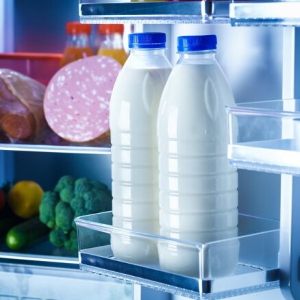 Piena likšana durvīs un citas kļūdas, ko pieļaujam ledusskapja ikdienas lietošanā