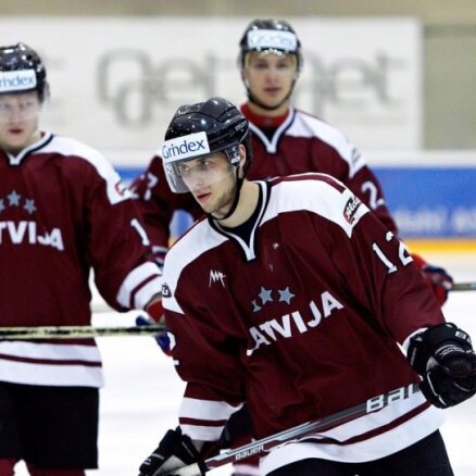 Nosaukts Latvijas hokeja  izlases  kandidātu saraksts pirmajām spēlēm ar Zviedriju