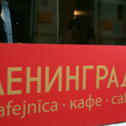 Центр госязыка поддержал Парадниекса: надписей на кириллице в центре Риги быть не должно