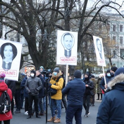 В Риге прошла вторая акция протеста против ограничений, связанных с Covid-19 (ДОПОЛНЕНО)