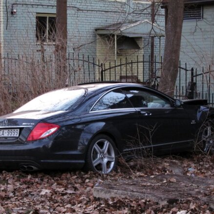 В Юрмале разбилось самое дорогое купе Mercedes-Benz