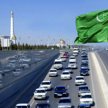 Turkmenistānas mošejās uzdarbojas kurpju zagļi; valstī samilzušas ekonomiskās problēmas