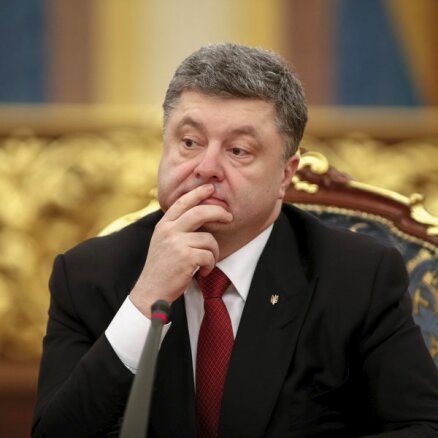 Порошенко поручил подсчитать убытки Украины от потери Крыма