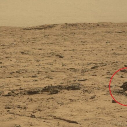 Uz Marsa virsmas atkal atrasti dīvaini priekšmeti