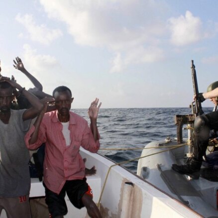 Pieci Somālijas pirāti nolaupījuši Itālijas tankkuģi