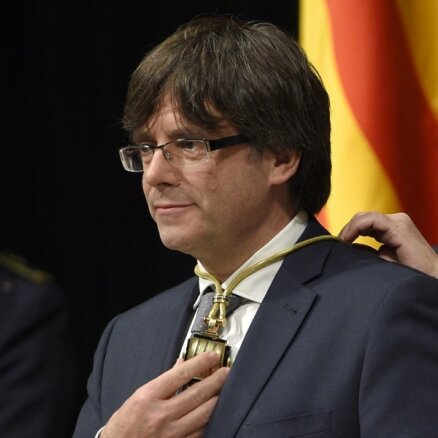 Katalonijas jaunais prezidents inaugurācijas ceremonijā nezvēr uzticību Spānijai