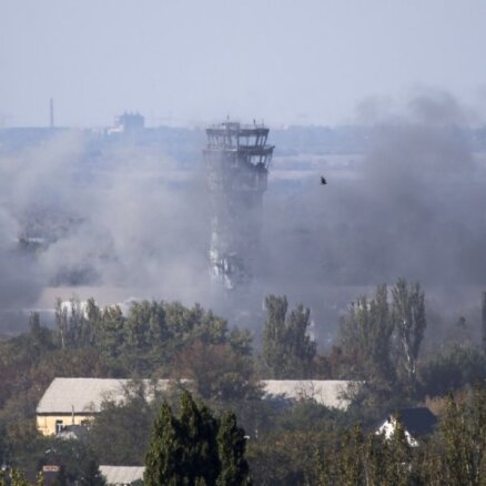 В Донецке гремят залпы, горят дома, бои за аэропорт продолжаются