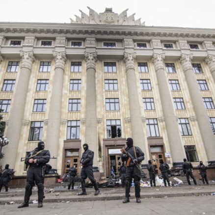 Генконсульство России в Харькове забросали петардами