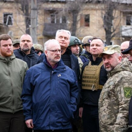 ФОТО: президенты стран Балтии и Польши побывали в разрушенной Бородянке