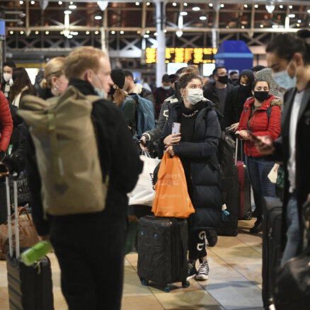 Nīderlande aizliedz lidojumus no Lielbritānijas saistībā ar bažām par jauno koronavīrusa paveidu