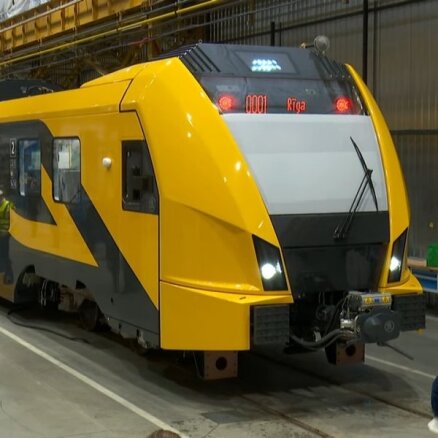 'Pasažieru vilciens': jauno elektrovilcienu piegāžu sākotnējā plānā kara dēļ varētu būt nobīdes